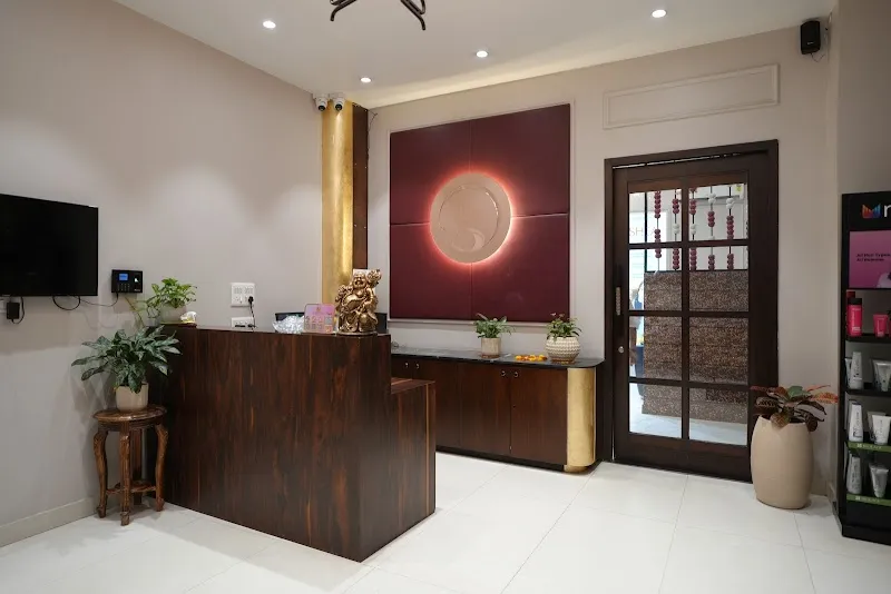 Shades & shine unisex salon