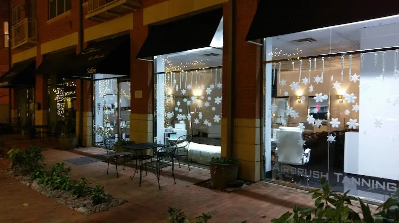 Glow by Claudia, Salon