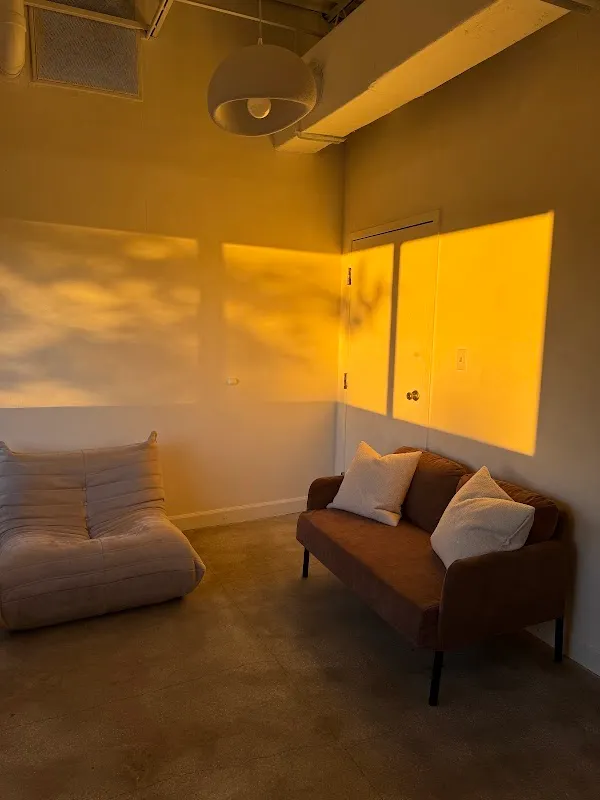 The Visuals Photo Studio