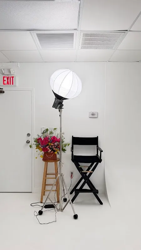 The Visuals Photo Studio