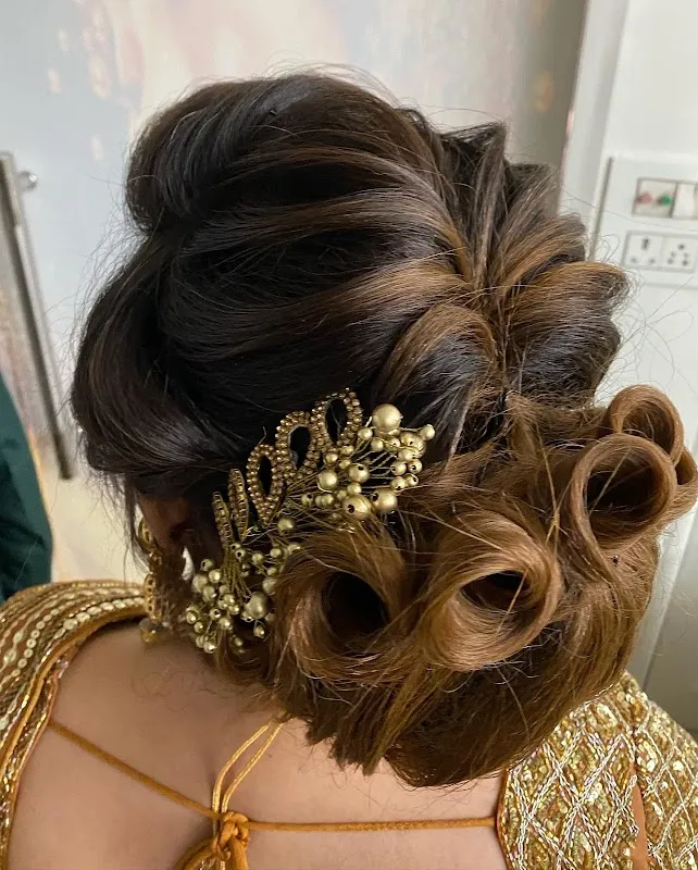 AmanMakeovers | Best Luxury Beauty Salon/Skin Clinic/Parlour & Academy in Delhi