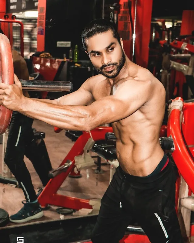 Icon fitness club