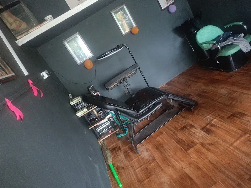 Dj Tattoo and salon