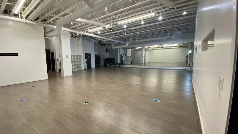 Debut Dance District