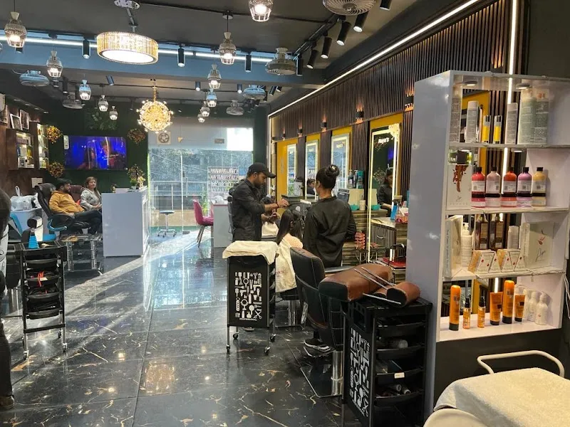 Maya's Luxury Unisex Salon