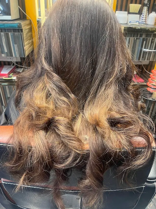 Maya's Luxury Unisex Salon