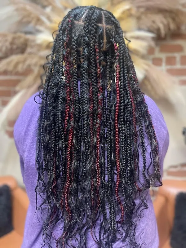 Lola Salon