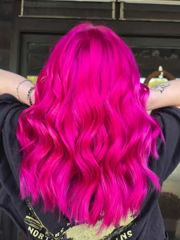 Lola Salon