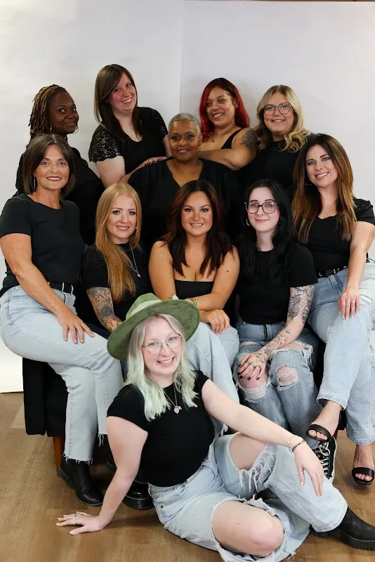 Lola Salon