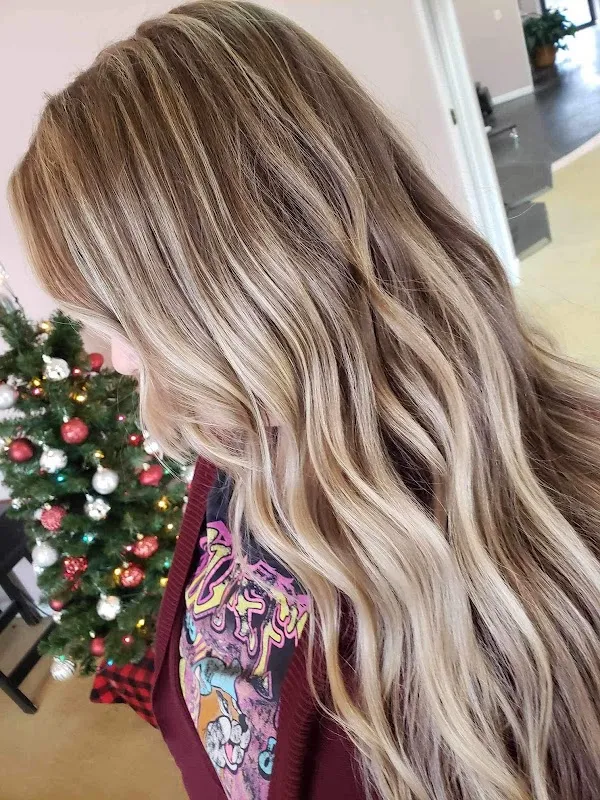 Lola Salon