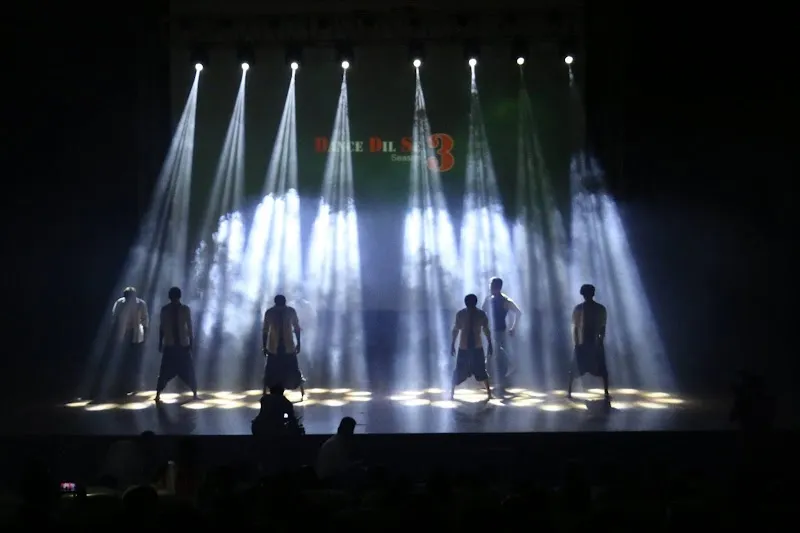 Hip Hop Dance School ( Viren Chauhan - Choreographer )