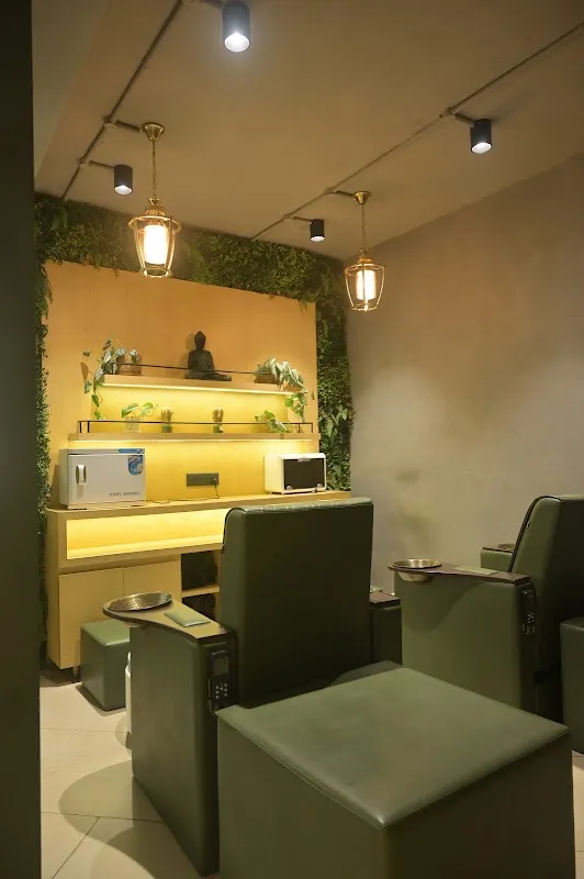 Page 3 Luxury Salon & Makeover Studio