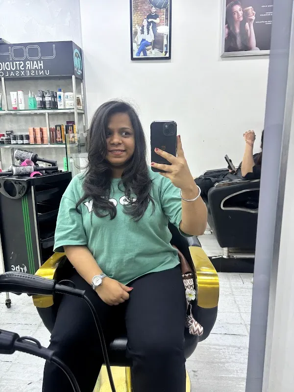 Looks hair studio unisex salon