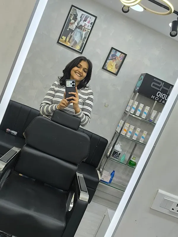 Looks hair studio unisex salon