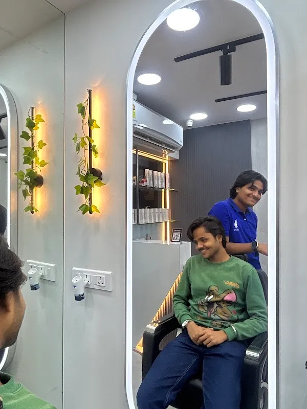 Looks hair studio unisex salon