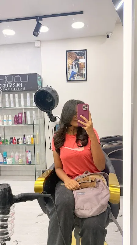Looks hair studio unisex salon