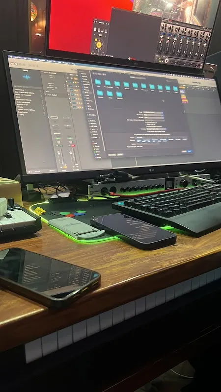 Red harmony studio