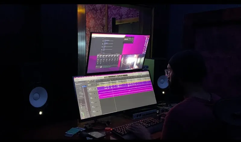 Red harmony studio