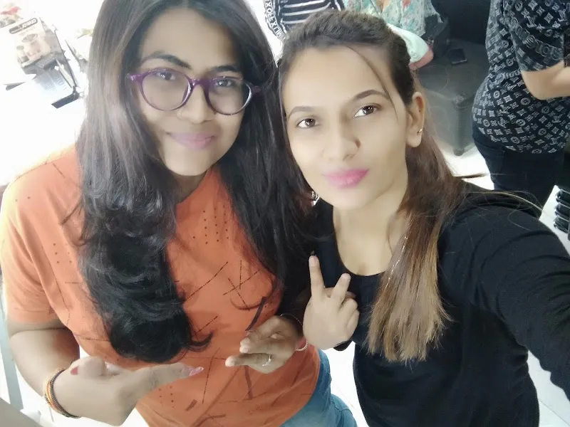 Inaara unisex Salon