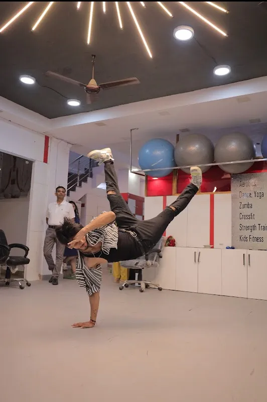 Fit N Fab Prime | Zumba classes near me l Dance classes for kids in pitampura l Aerobic fitness center near me