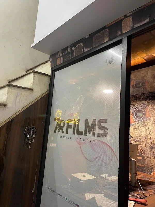 7R FILM STUDIO