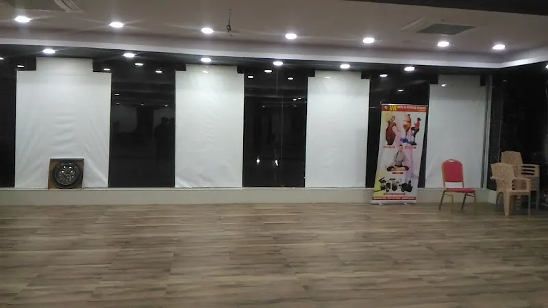 VR ARTS & FITNESS STUDIO FOR WOMEN