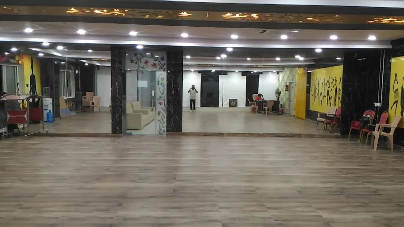 VR ARTS & FITNESS STUDIO FOR WOMEN