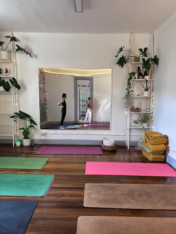 Sala 707 | Yoga & Bienestar en Santiago — Estudio Boutique