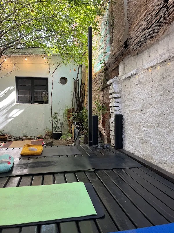 Sala 707 | Yoga & Bienestar en Santiago — Estudio Boutique
