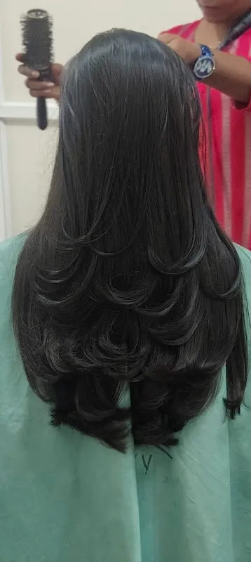 Divya Beauty Parlour