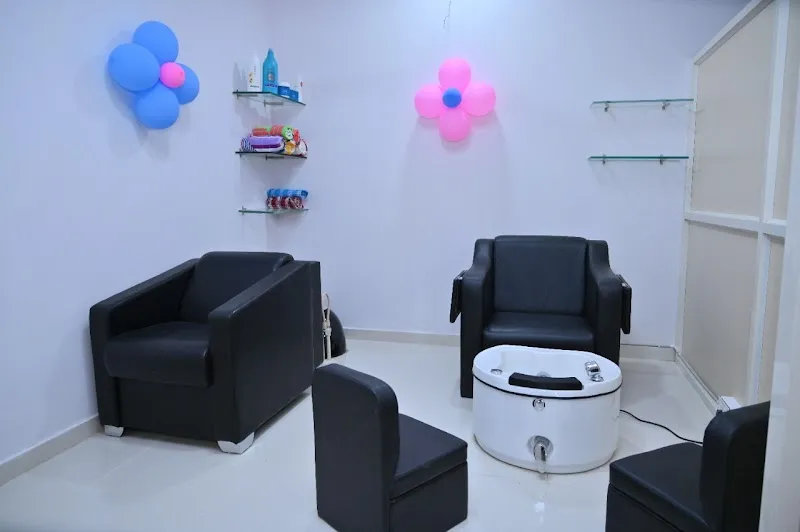 Divya Beauty Parlour