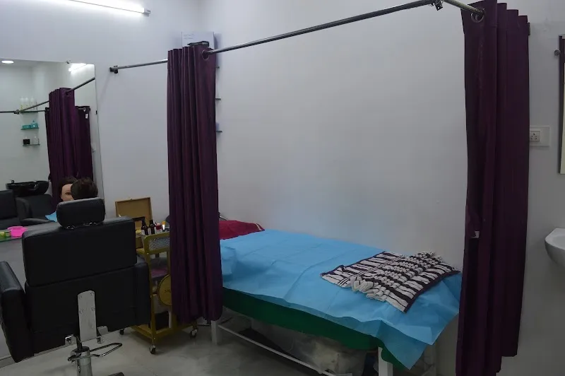 Divya Beauty Parlour