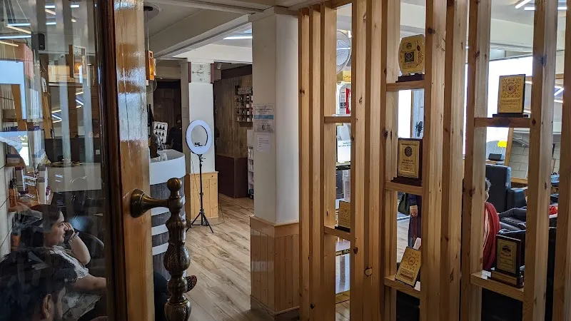 HeadQuarters Hair and beauty studio