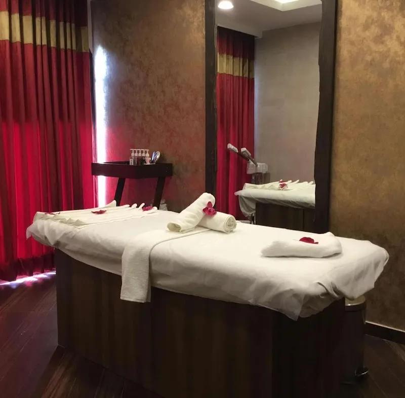 Looks Salon - Unisex Salon | Beauty and Hair Salon