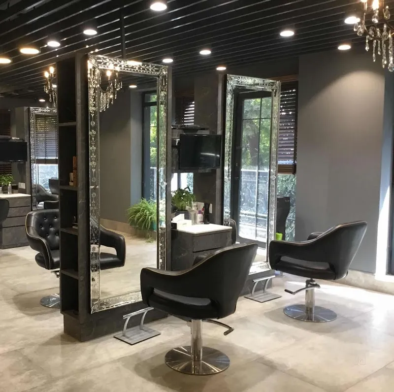 Looks Salon - Unisex Salon | Beauty and Hair Salon