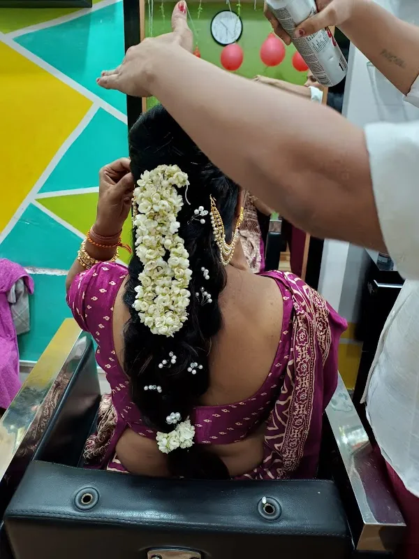 Priya Beauty Salon & Spa प्रिया ब्यूटी सलोन एण्ड स्पा