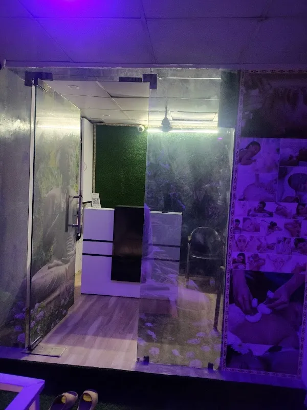 Moon spa & Saloon