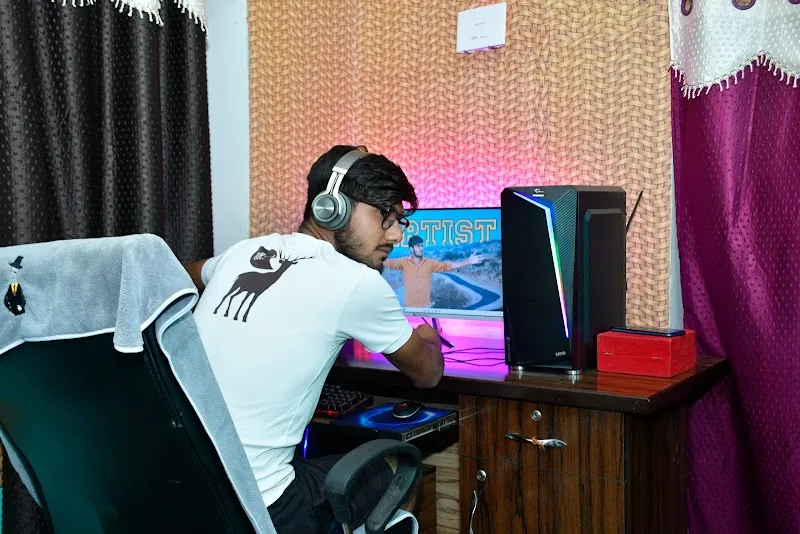 FLOP ARTIST STUDIO