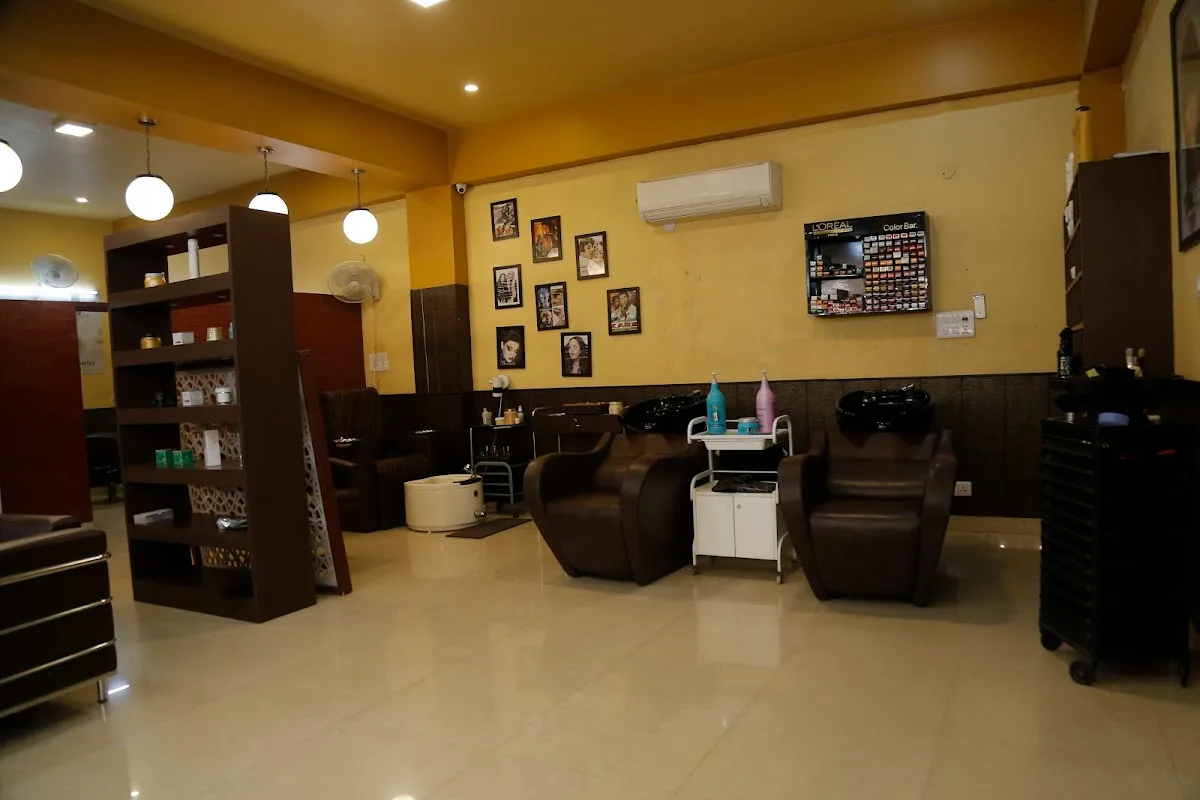 Style Studio by U and R - Best Unisex Salon in Faridabad