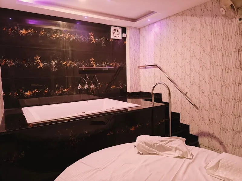 Nature Spa & Massage Parlour-Massage Center in Malviya Nagar-Spa in Malviya Nagar