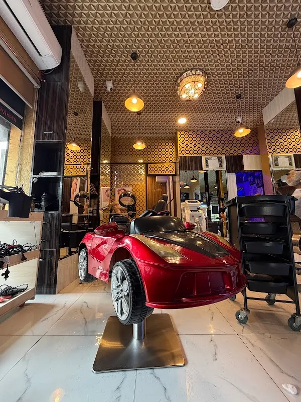Shakir's Unisex Salon & Academy