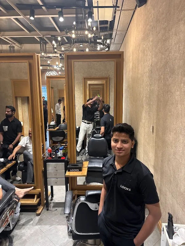 Looks Salon, Regal Building, Connaught Place
