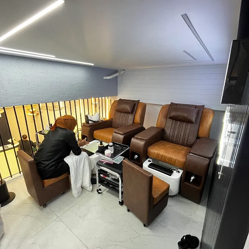 A PLUS Salon