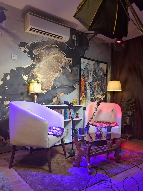 NEWTOWN PODCAST STUDIO