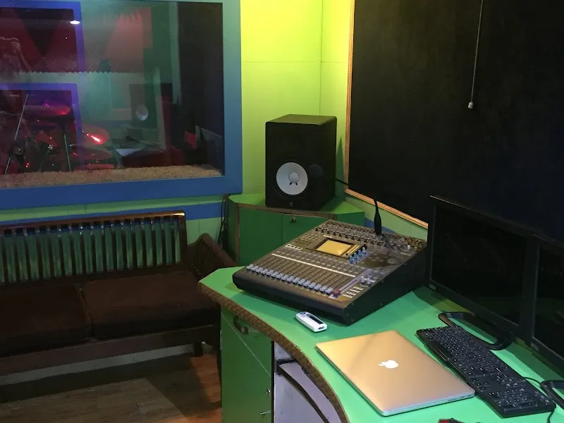Oviya Studios