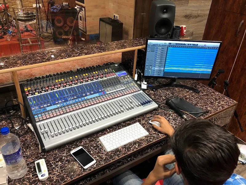 Oviya Studios