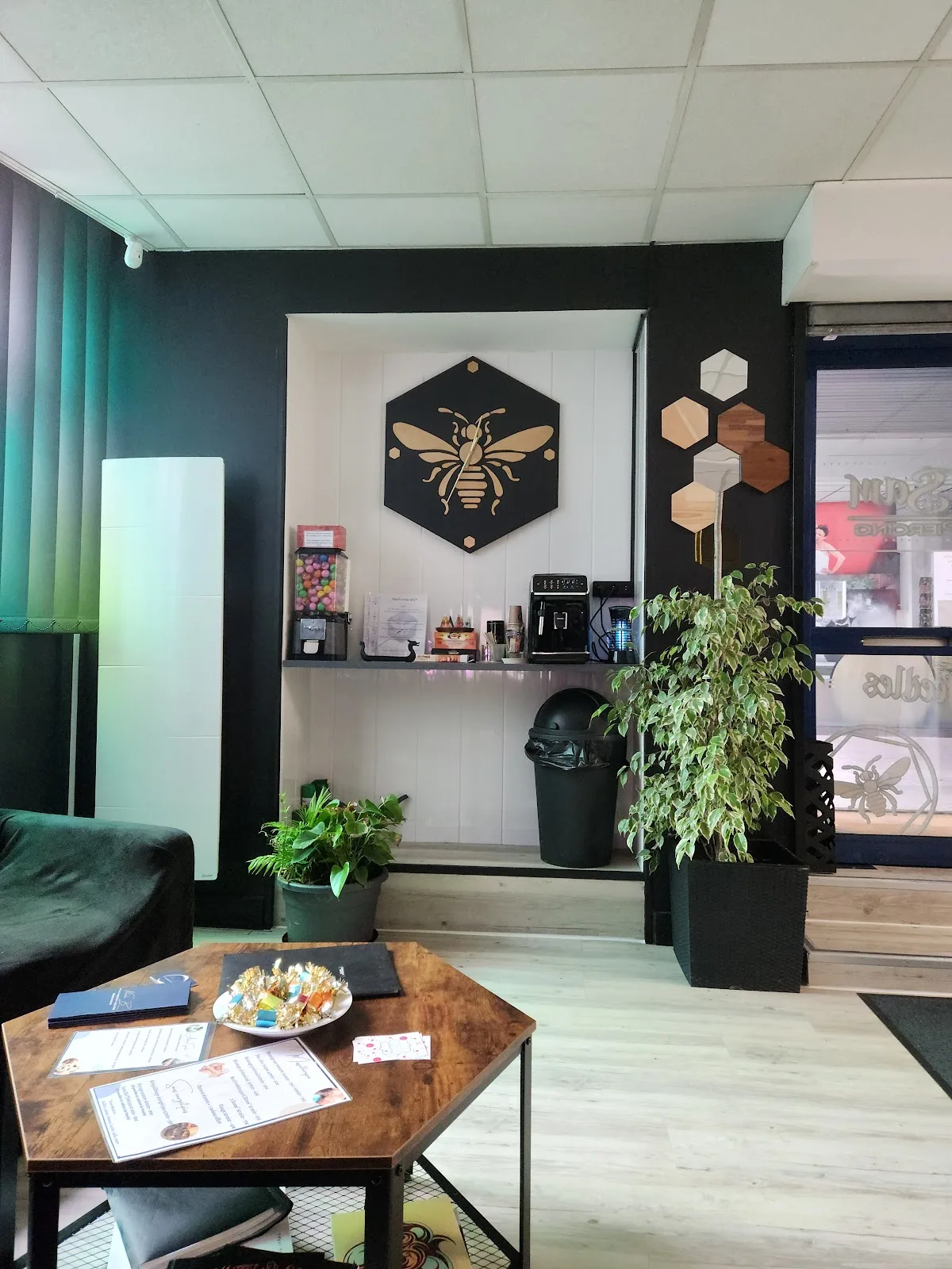 Max & Sam Needles SALON PRIVE (SUR RDV UNIQUEMENT) Tattoo, Piercing, maquillage permanent, ligne fine