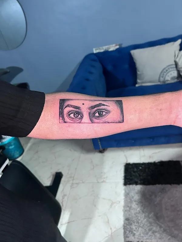 Alien tattoo studio