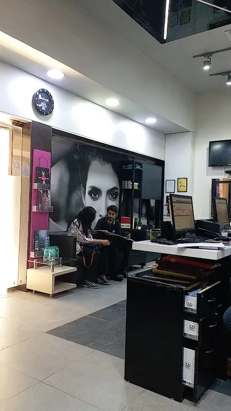 Lakme Salon For Him and Her in Vasant Vihar,Delhi