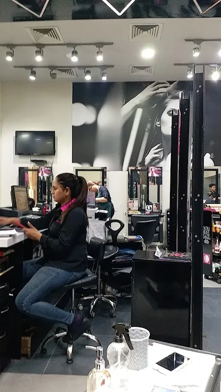 Lakme Salon For Him and Her in Vasant Vihar,Delhi